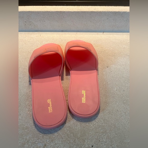 Diane Von Furstenberg pink pool slides - Picture 5 of 5